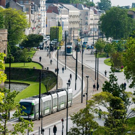 Tramway près du château, Nantes