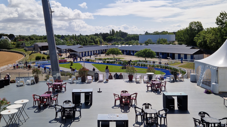 Grande terrasse et écuries - CDC PORNICHET