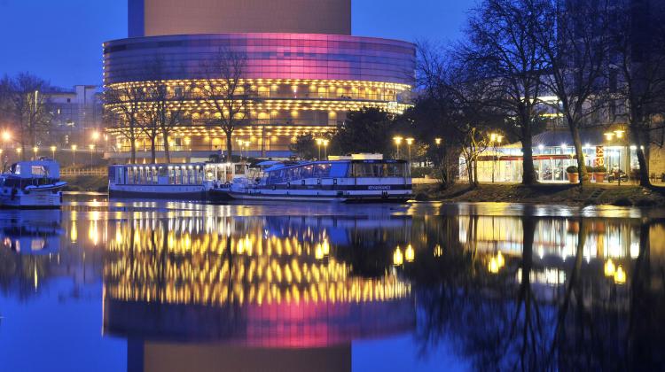 La cité des congrès de Nantes la nuit