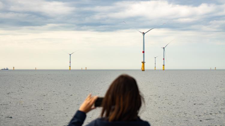 TRAVERSÉE VERS LE PARC ÉOLIEN EN MER DE ST NAZAIRE - MARINE ET LOIRE CROISIÈRES