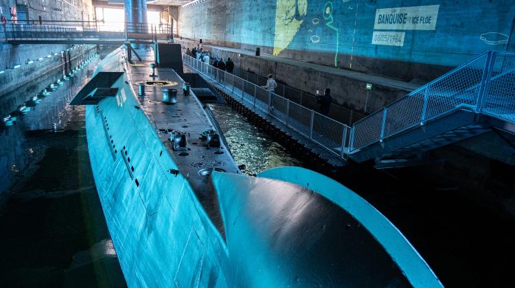 FORTIFIED SLUICE (ECLUSE FORTIFIEE)- SAINT-NAZAIRE RENVERSANTE