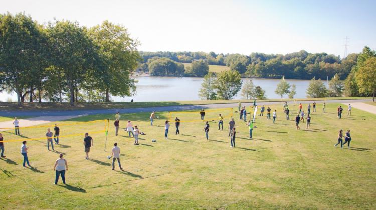 Partie de volley ball au bord de l'Erdre